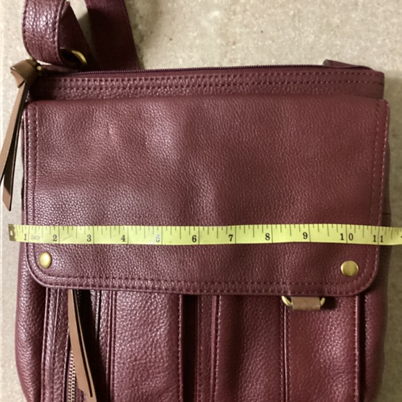 Fossil crossbody bag in ox blood red. - Picture 9 of 10